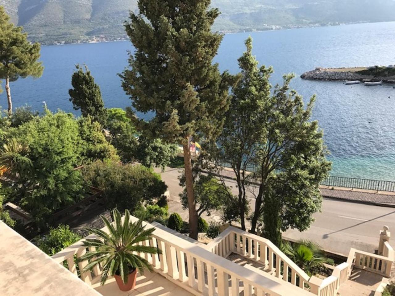 Villa Jade Apartments Front Row Sea View - Walk To Korcula Old Town Medvinjak Εξωτερικό φωτογραφία